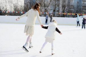 Learn Ice Skate in Spanish: A Complete Guide How to Skateboard: A Beginner's Guide to Your First Board & Tricks Learn Ice Skate in Spanish: A Complete Guide | How to Skateboard: A Beginner's Guide to Your First Board & Tricks