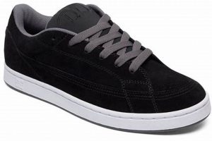 Best 90s Skate Shoes: Throwback Styles & Classics! How to Skateboard: A Beginner's Guide to Your First Board & Tricks Best 90s Skate Shoes: Throwback Styles & Classics! | How to Skateboard: A Beginner's Guide to Your First Board & Tricks