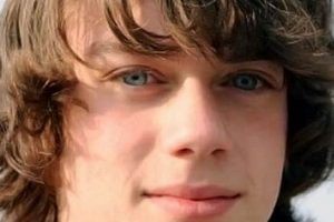 Skater Shaggy Hair Men: Cool Styles + Care Tips How to Skateboard: A Beginner's Guide to Your First Board & Tricks Skater Shaggy Hair Men: Cool Styles + Care Tips | How to Skateboard: A Beginner's Guide to Your First Board & Tricks