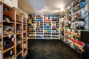 Your Guide: Best Skate Shop Paris (2024) Spots How to Skateboard: A Beginner's Guide to Your First Board & Tricks Your Guide: Best Skate Shop Paris (2024) Spots | How to Skateboard: A Beginner's Guide to Your First Board & Tricks